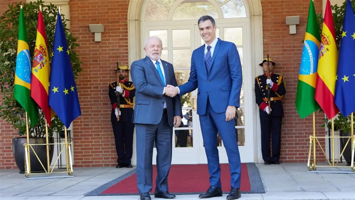 sanchez-y-lula-comparten-el-deseo-de-que-cese-la-guerra-en-oriente