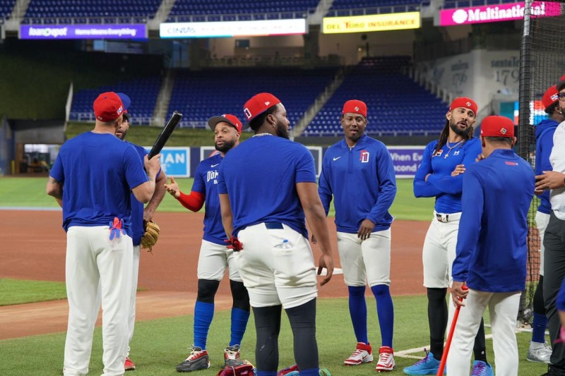 abinader-se-reune-con-la-seleccion-dominicana-de-beisbol-antes-del-clasico-mundial