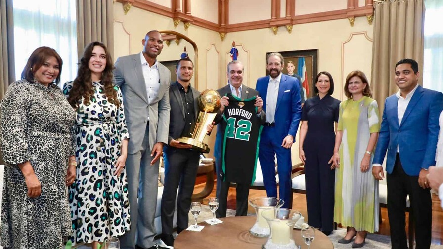 al-horford-agradece-al-presidente-abinader-por-el-techado-multiuso-en-la-romana