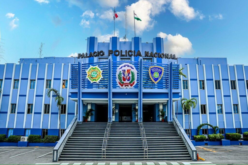 operativos-en-villa-mella-dejan-detenidos,-armas-incautadas-y-negocios-clausurados