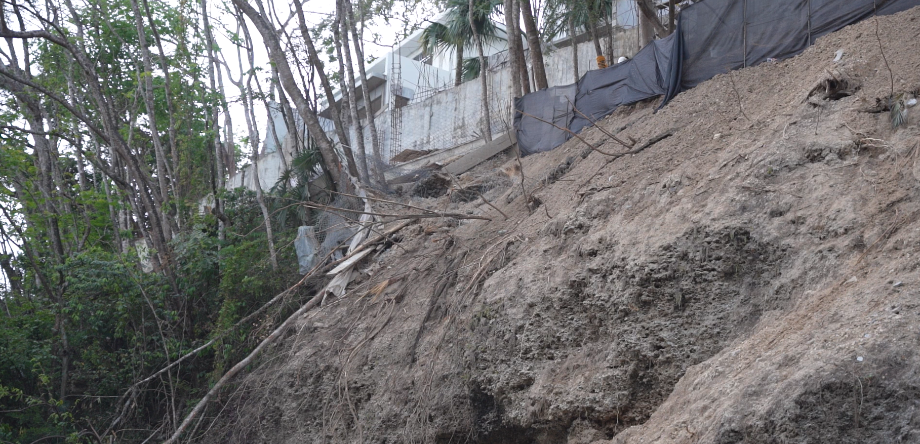 deslizamiento-por-lluvias-amenaza-seguridad-en-arroyo-hondo-del-dn