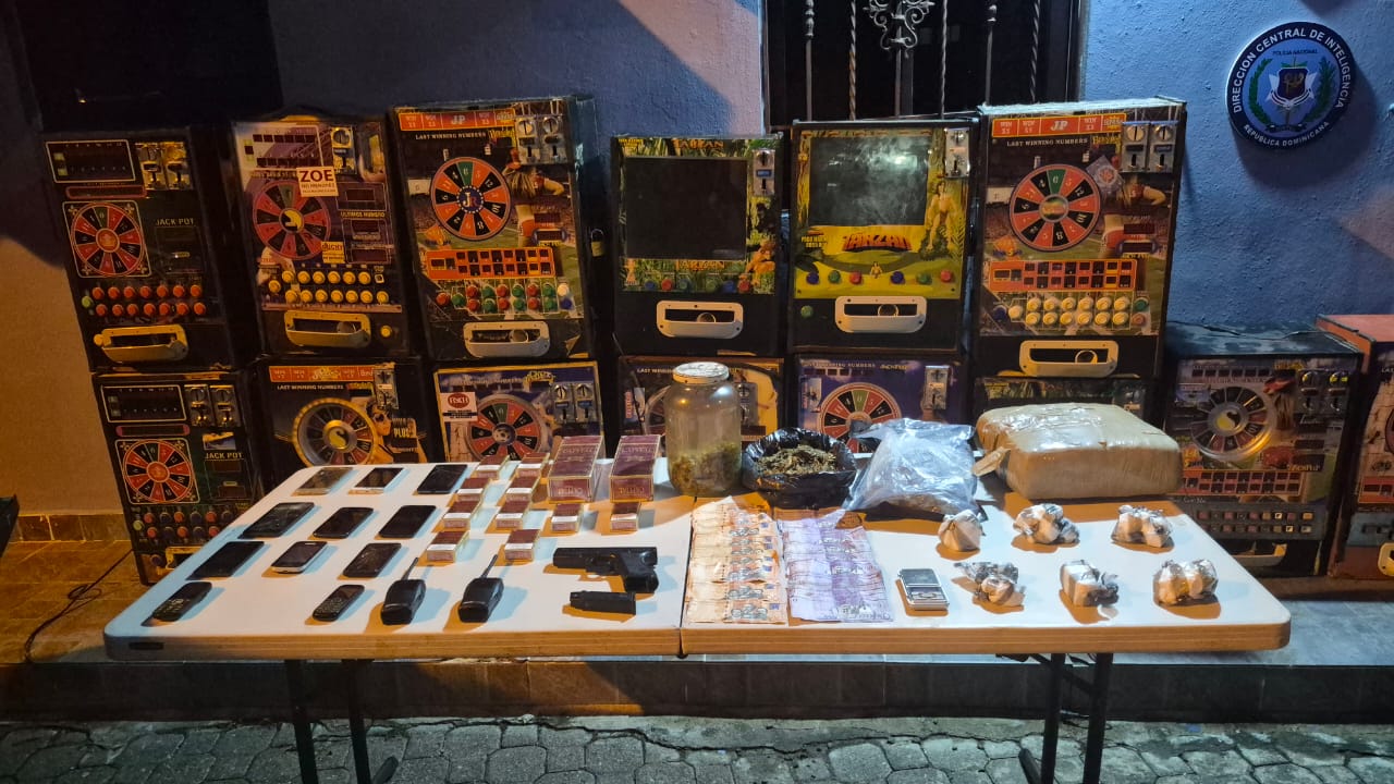 autoridades-desmantelan-presunto-punto-de-distribucion-de-drogas-en-el-dn