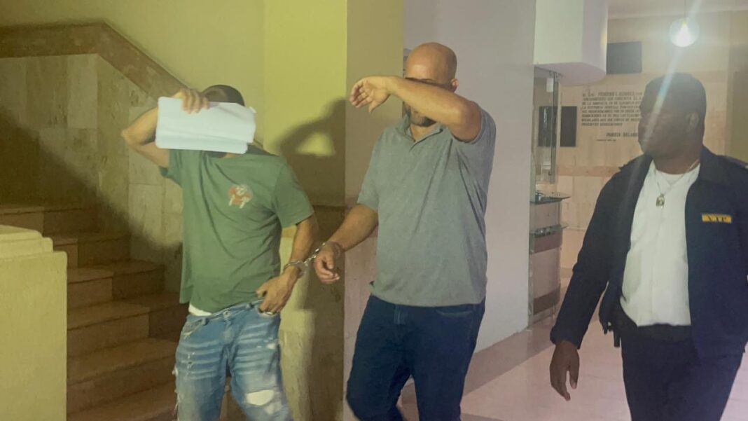 tribunal-impone-prision-preventiva-a-acusados-de-robo-en-joyeria-de-santiago