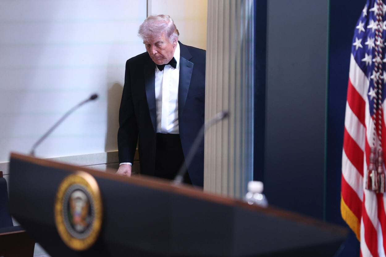 caos-en-cena-de-trump-con-corresponsales:-gritos-de-“¡disparos!”-irrumpen-la-velada