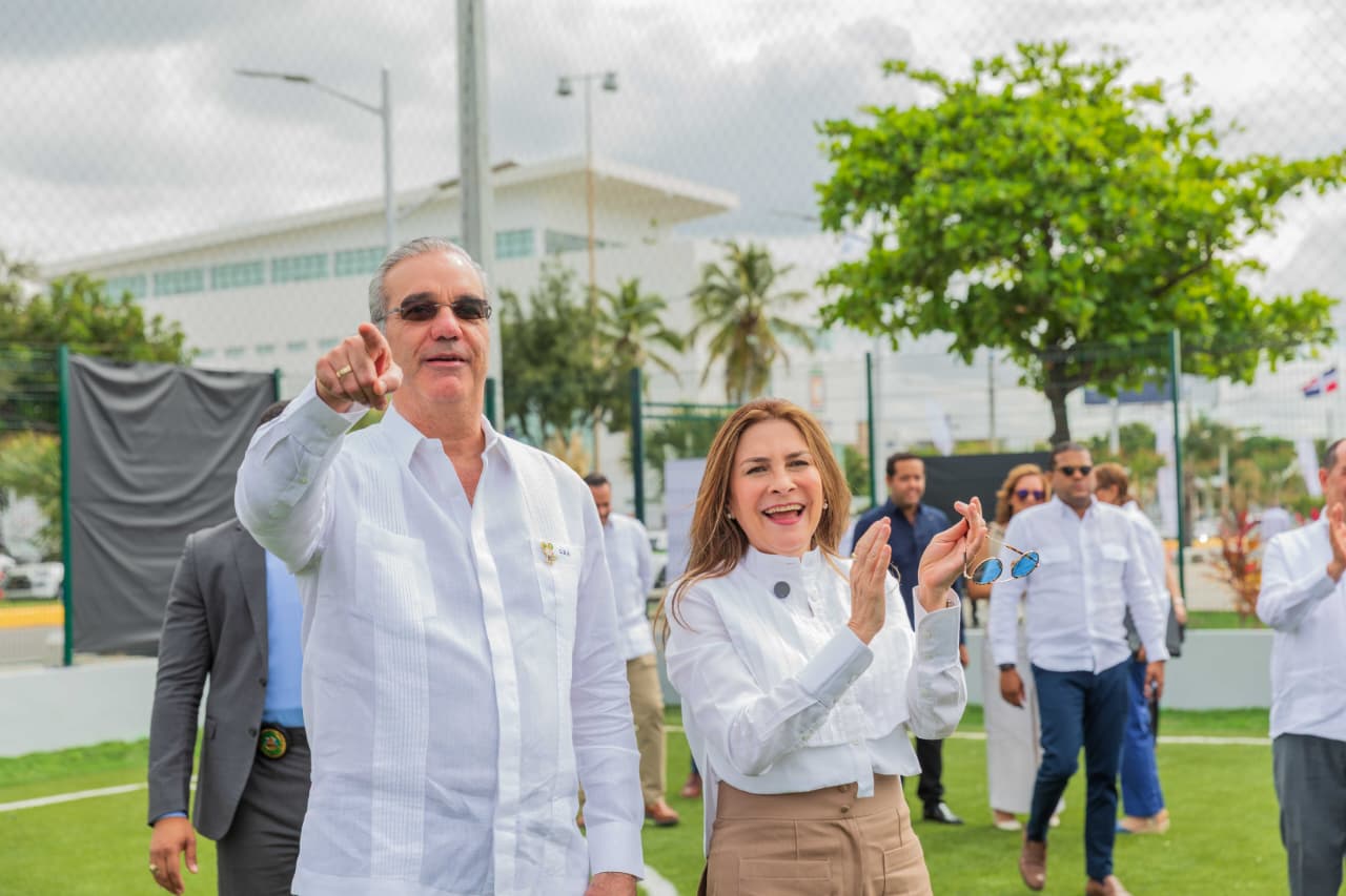 presidente-abinader-y-alcaldesa-carolina-mejia-inauguran-malecon-deportivo