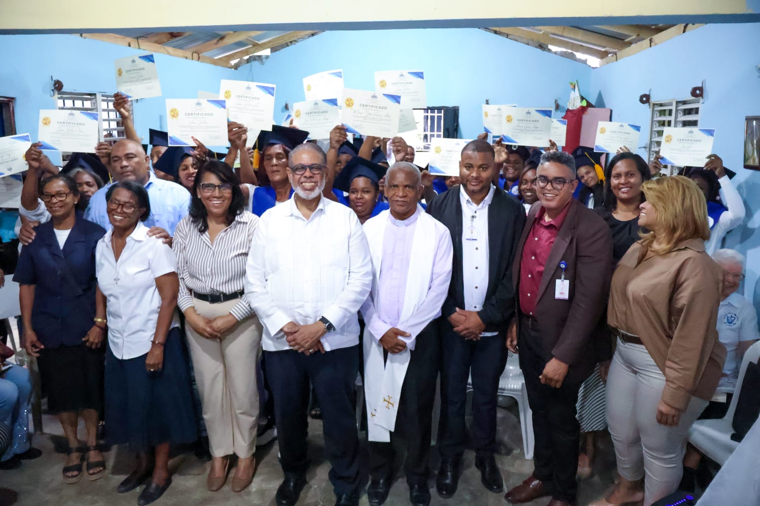 desarrollo-de-la-comunidad-impulsa-el-emprendimiento-local;-gradua-decenas-de-mujeres-en-san-cristobal