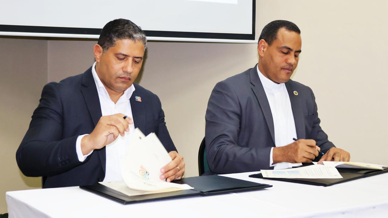 universidad-catolica-y-empresarios-firman-acuerdo-para-desarrollo-regional