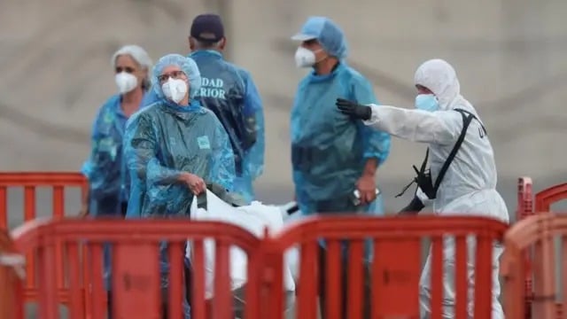 confirman-nuevos-casos-de-hantavirus-en-pasajera-francesa-y-ciudadano-estadounidense-evacuados-del-crucero