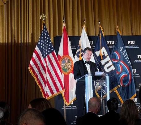 ito-bisono-destaca-liderazgo-de-abinader-en-reconocimiento-de-fiu