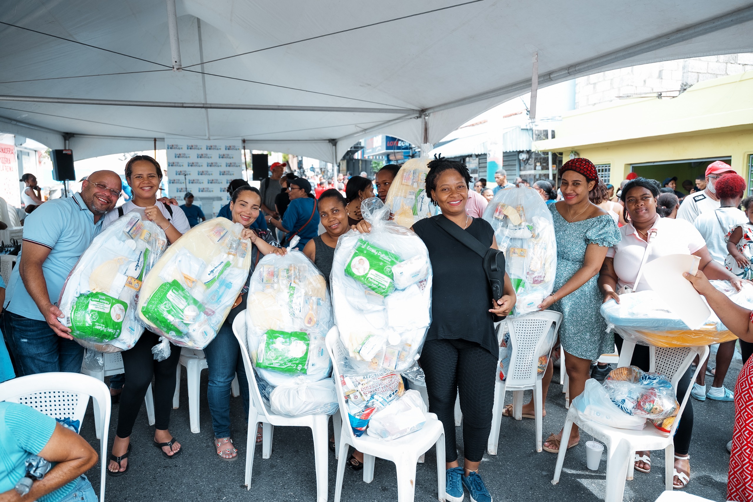 alcaldia-del-dn-realiza-operativo-medico-y-social-en-villa-francisca