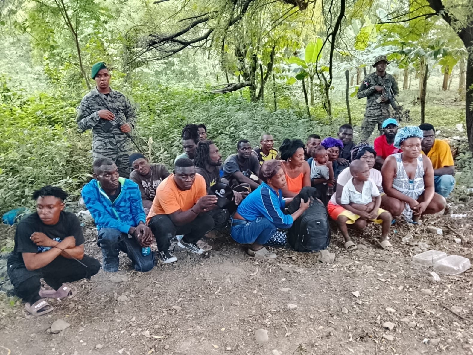 ejercito-detiene-a-54-indocumentados-y-retiene-motocicletas-en-operativos-realizados-en-montecristi