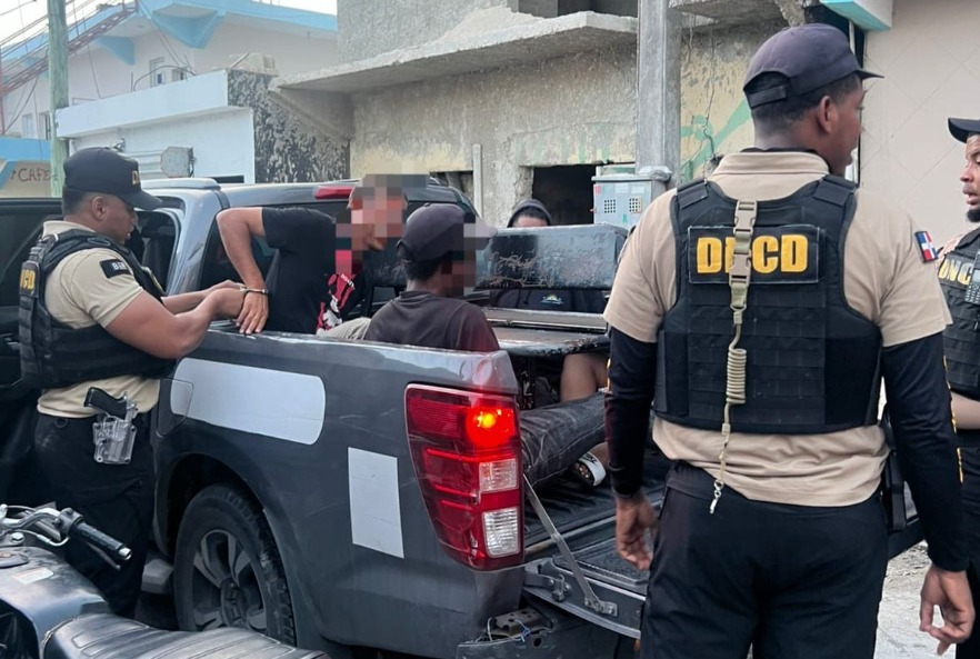 arrestan-a-cinco-personas-y-ocupan-mas-de-900-gramos-de-drogas-en-operativos-en-punta-cana