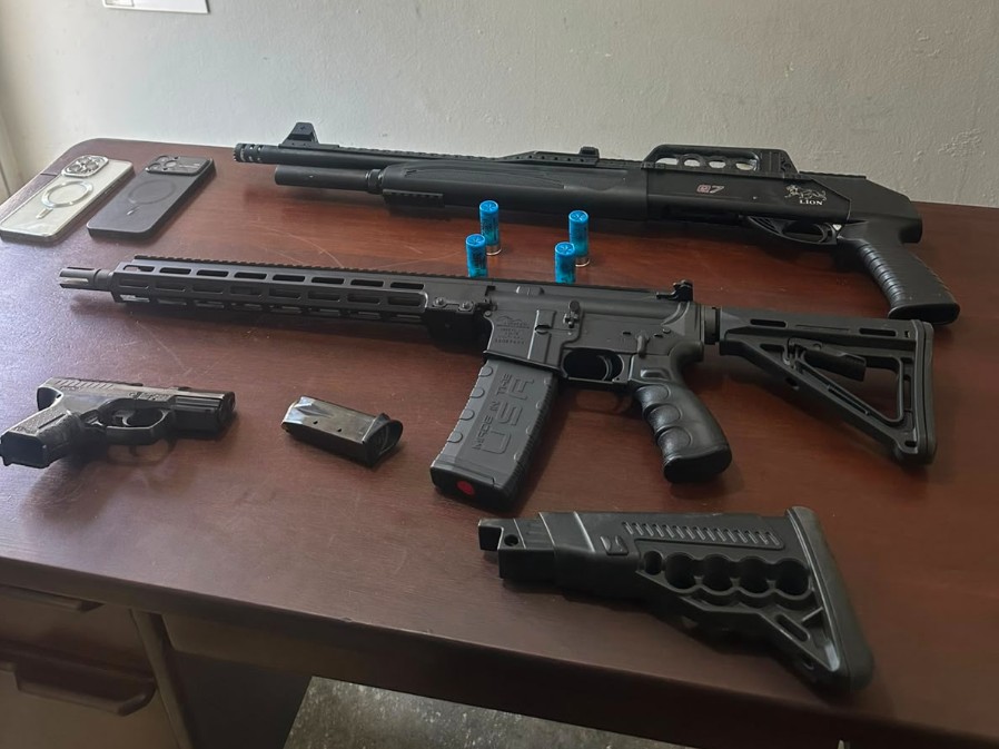 detienen-hombres-y-ocupan-armas-durante-operativo-policial-en-valverde