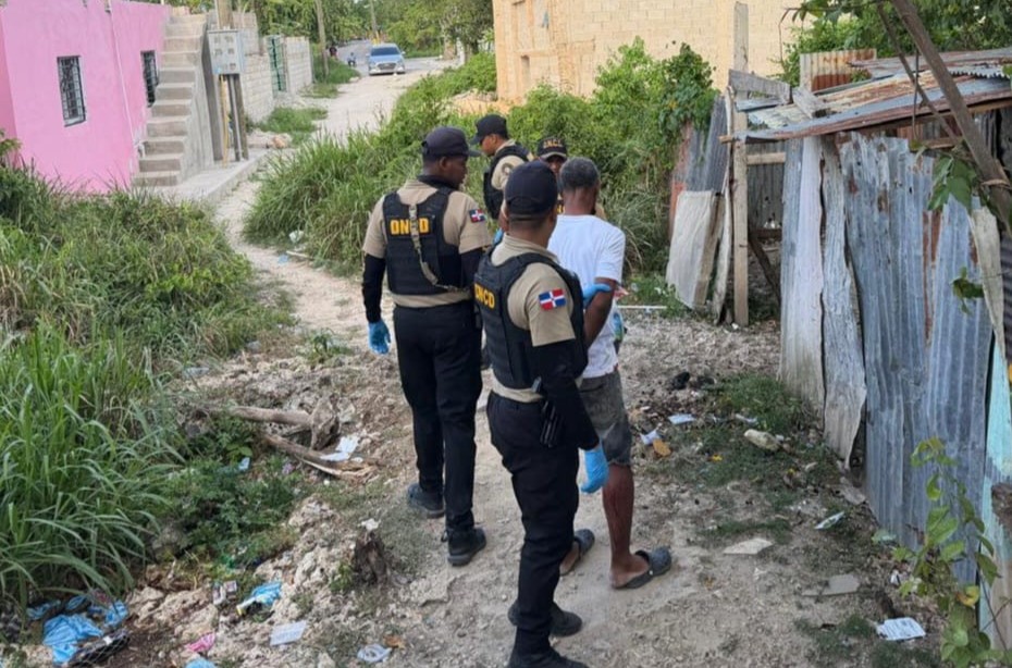 autoridades-incautan-sustancias-controladas-y-arrestan-a-10-personas-en-veron