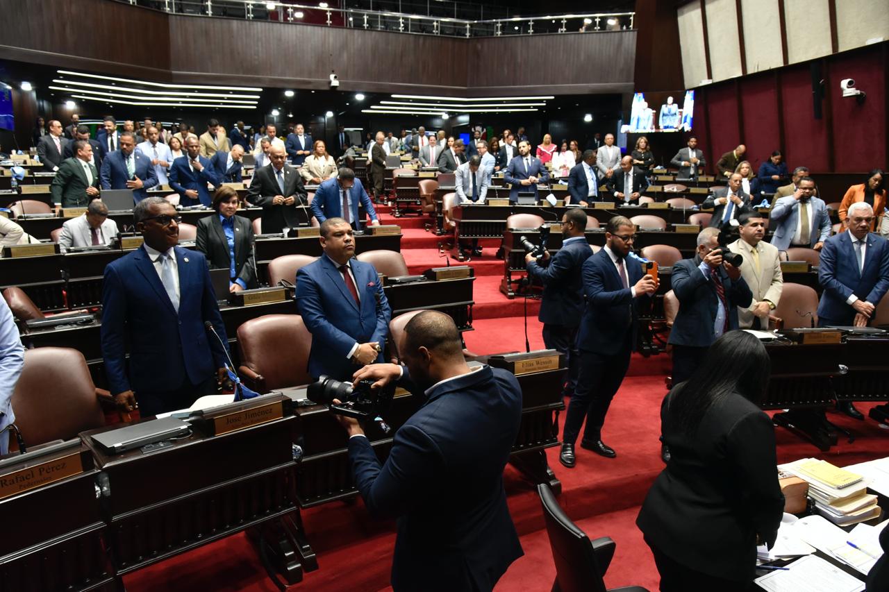 diputados-continuaran-estudio-del-codigo-laboral,-con-plazo-fijo-de-una-semana