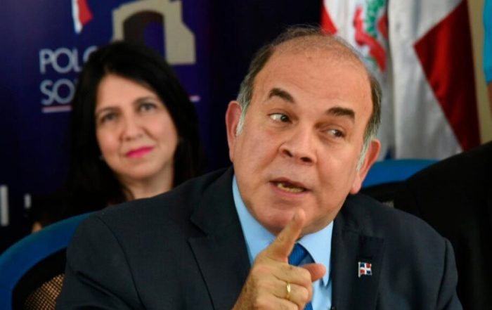 pelegrin-castillo-alerta-sobre-peligro-de-intervencion-extranjera