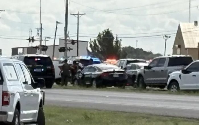 hombre-armado-se-atrinchera-tras-dejar-un-muerto-y-11-heridos-en-texas