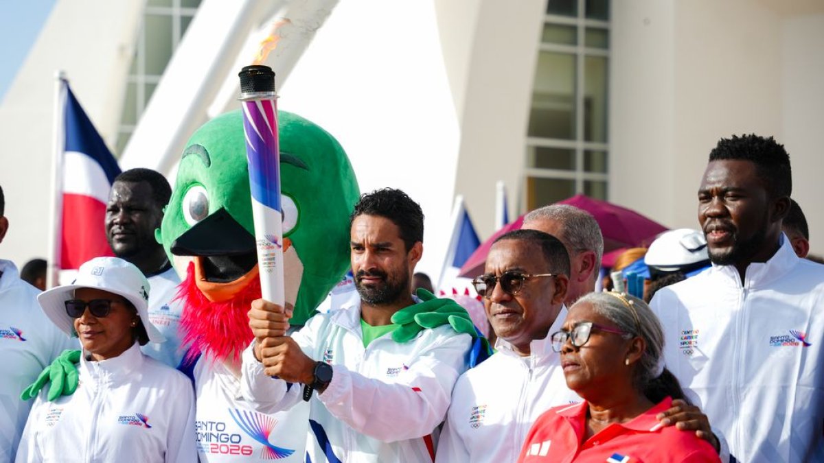 medallistas-olimpicos-engalanan-recorrido-de-la-antorcha-en-bayaguana