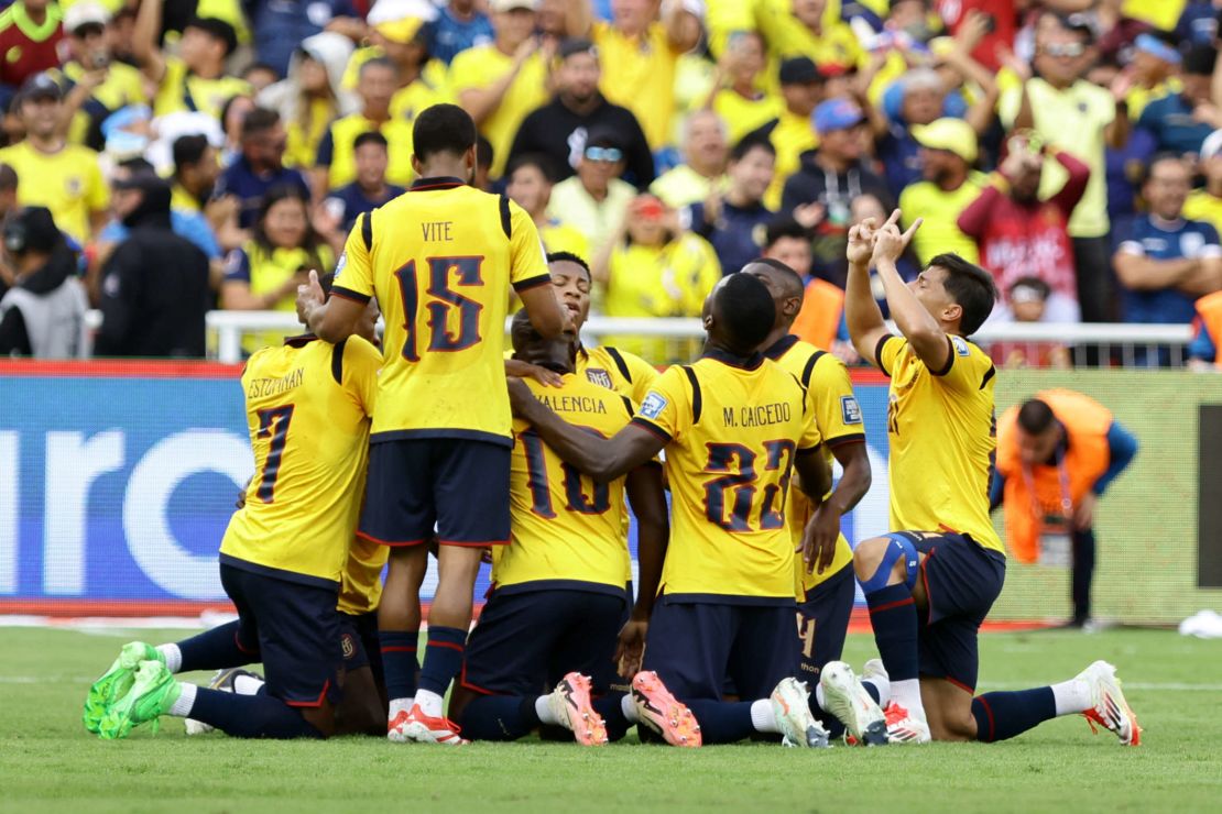 ecuador-sorprende-a-alemania,-gana-2-1-y-avanza-a-los-dieciseisavos-de-final-del-mundial