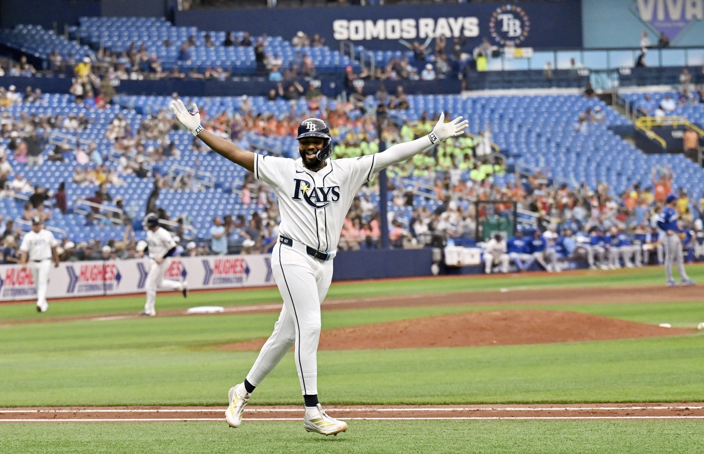 junior-caminero-dispara-tres-jonrones-y-empuja-seis-en-paliza-de-los-rays-ante-kansas-city