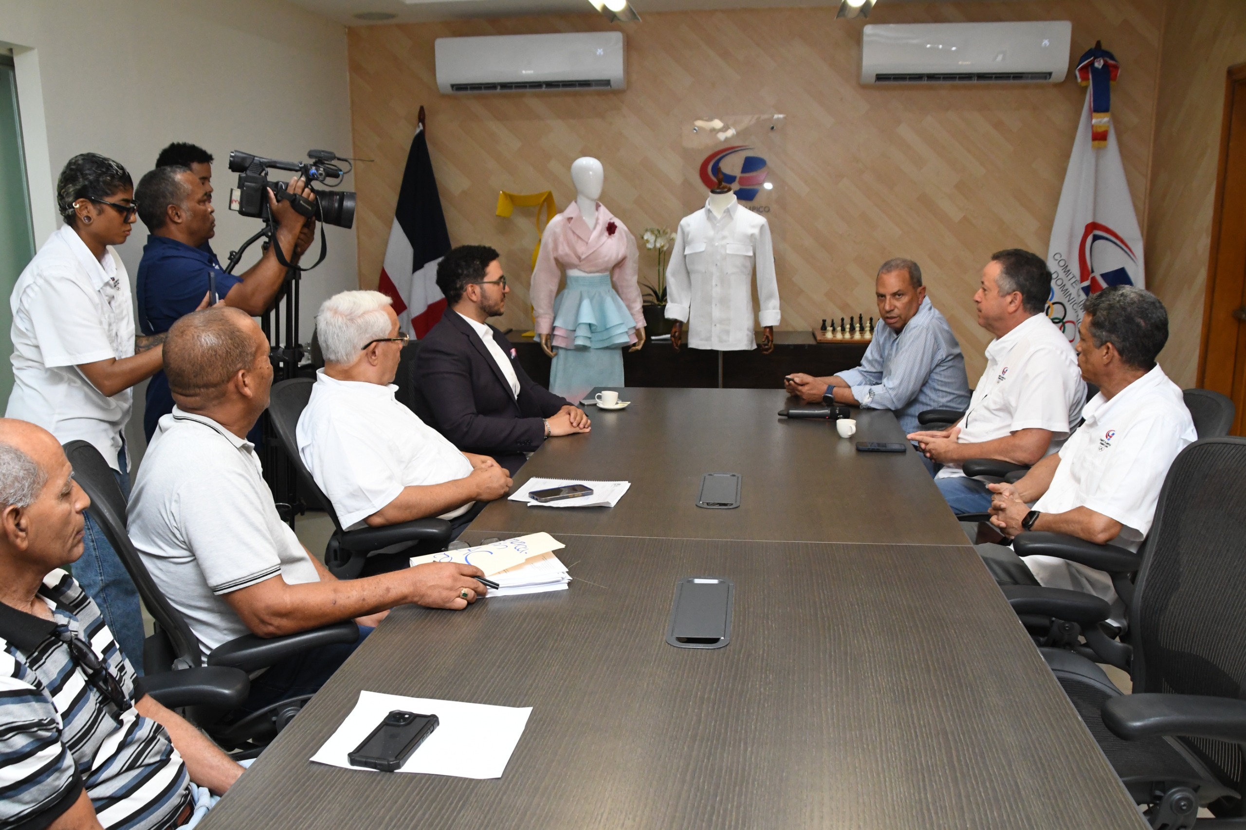 comite-olimpico-dominicano-presenta-disenador-para-gala-juegos-centroamericanos-y-del-caribe-2026