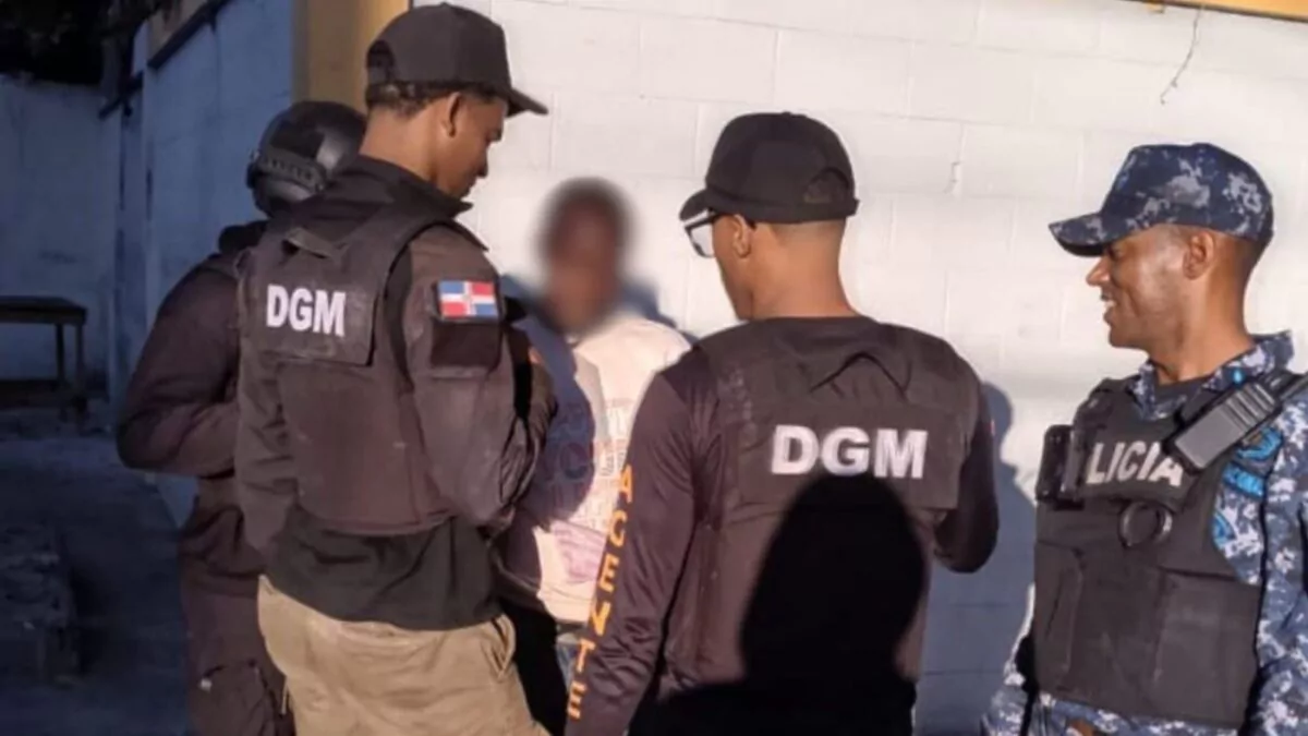 dictan-prision-preventiva-contra-agente-de-migracion-y-chofer-por-sobornos