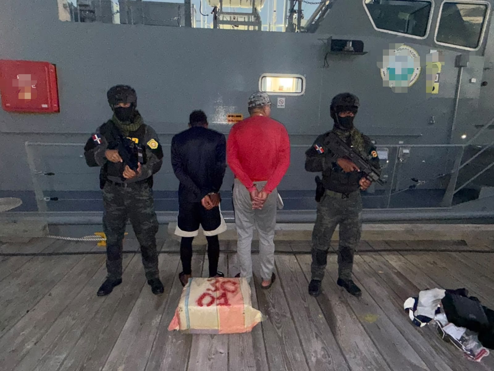 operativo-en-peravia-deja-dos-detenidos-y-30-paquetes-de-cocaina-incautados