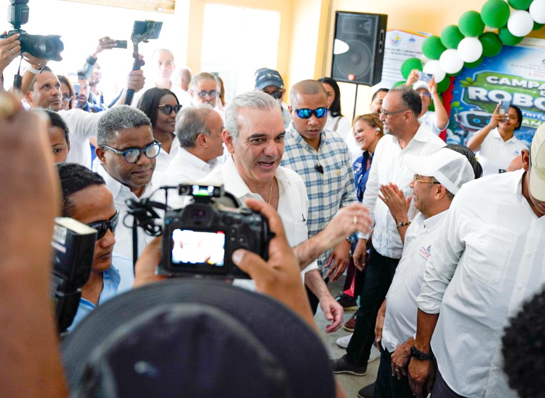 abinader-reafirma-el-compromiso-del-gobierno-con-los-mas-necesitados