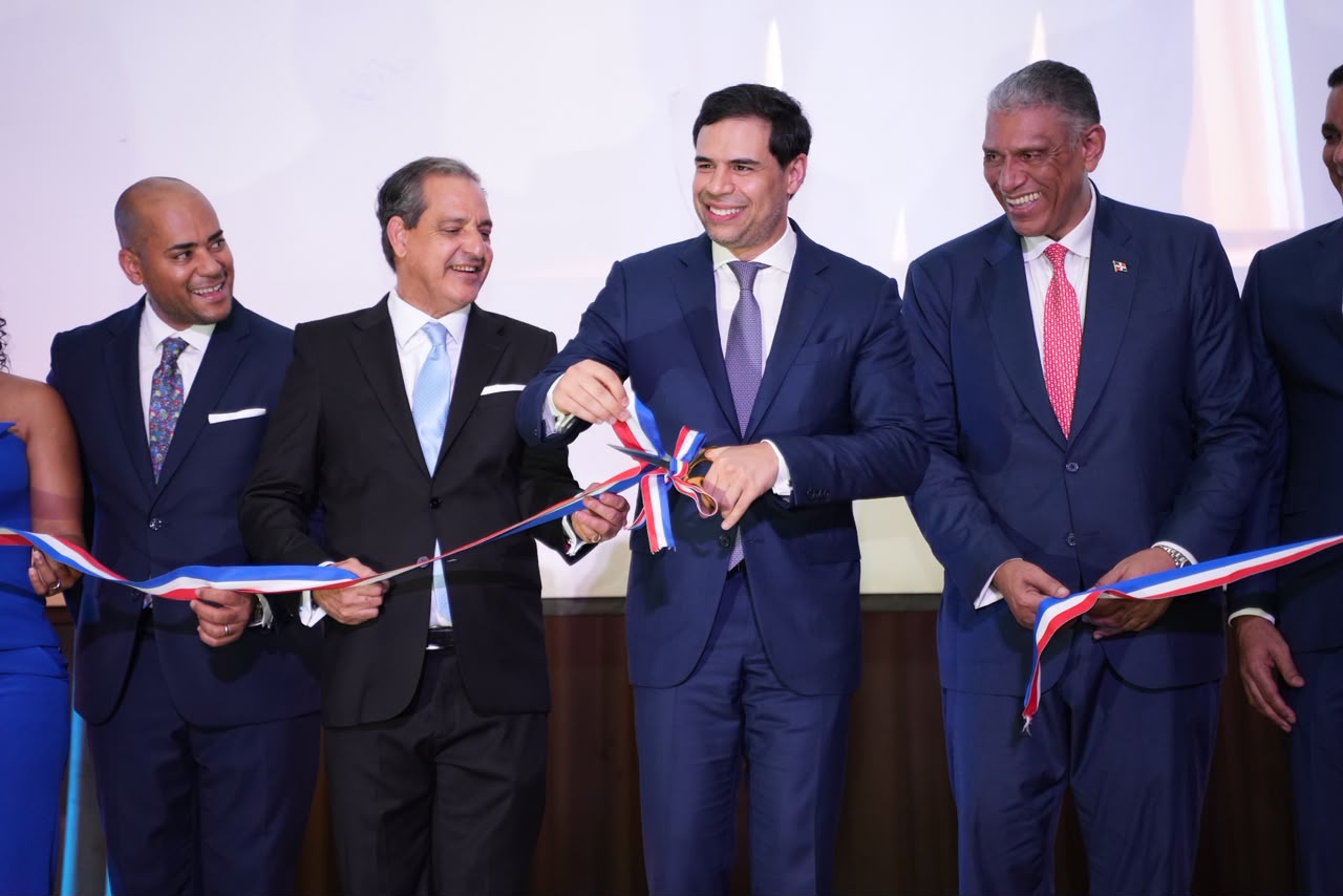 roberto-angel-inaugura-festival-del-libro-y-la-cultura-de-rd-en-ny