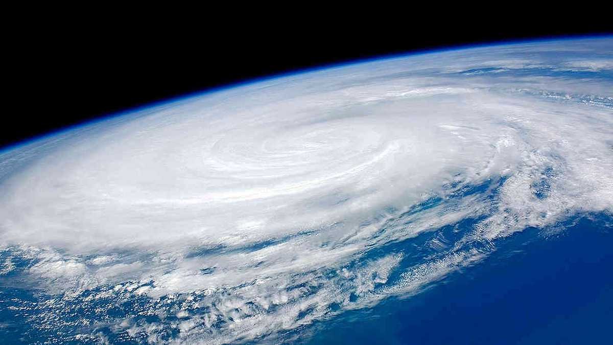 dos-fenomenos-atmosfericos-amenazan-con-convertirse-en-ciclones;-uno-podria-entrar-al-caribe