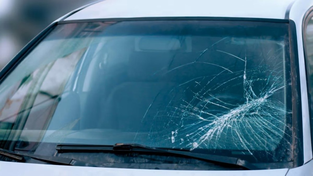 conductor-denuncia-ataque-con-piedras-en-la-autopista-las-americas;-video-se-viraliza-en-redes