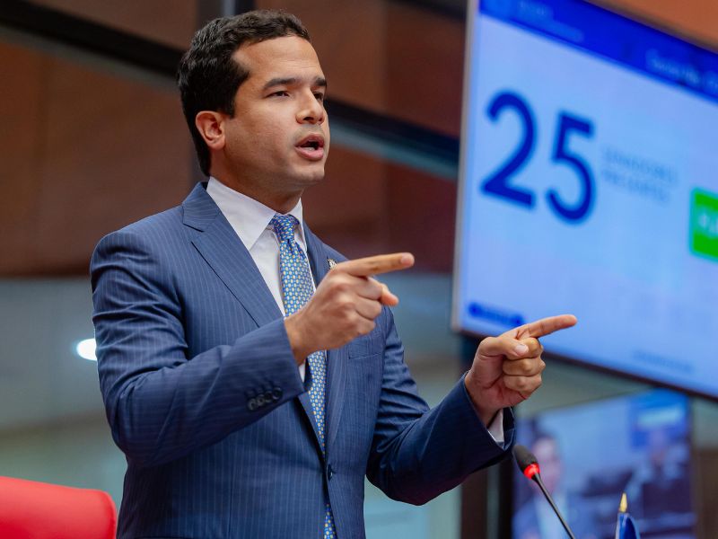 omar-cuestiona-aumento-del-presupuesto-complementario-y-lo-vincula-al-crecimiento-de-la-nomina-publica