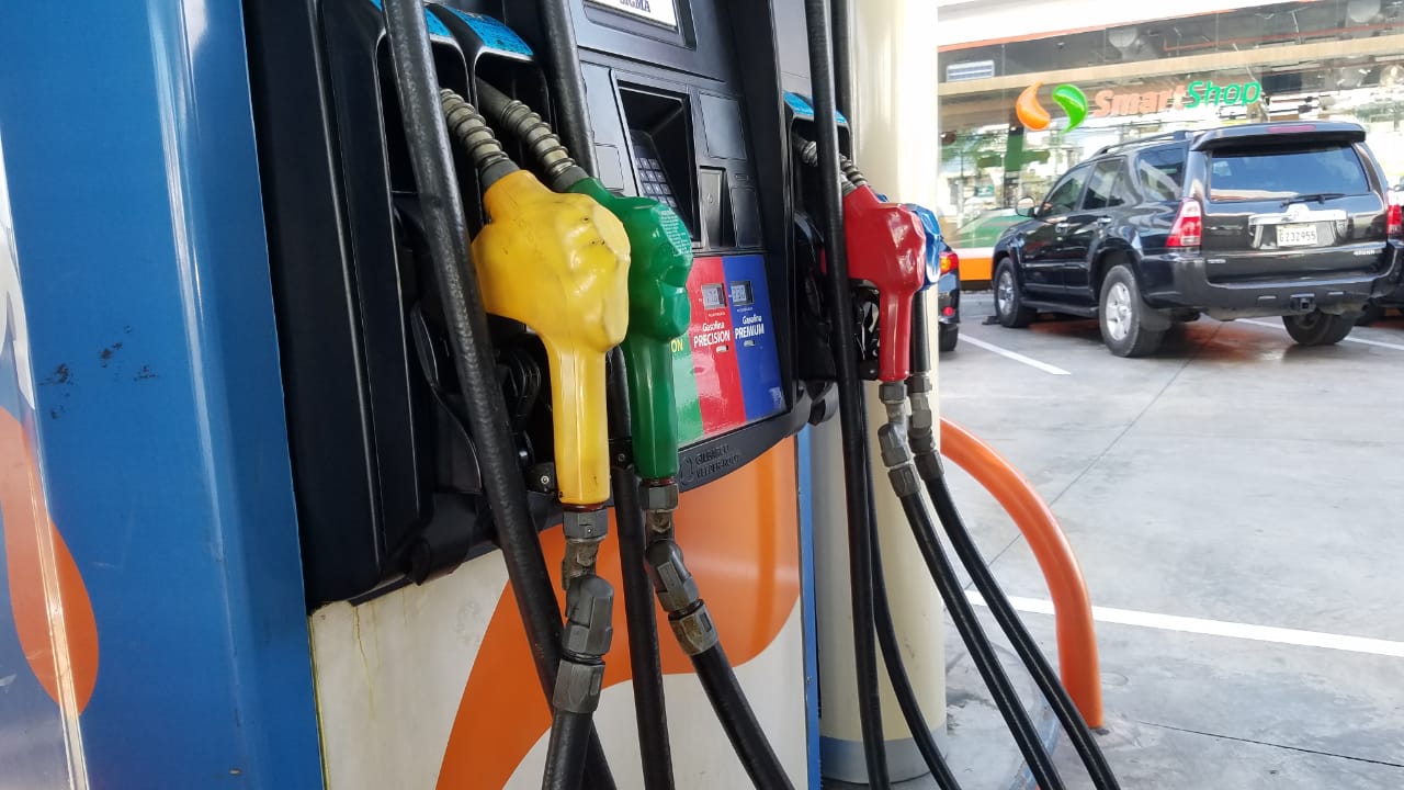 gobierno-congela-precios-de-combustibles-pese-a-aumento-del-petroleo-internacional