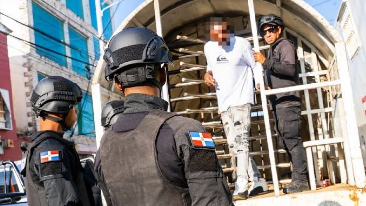 migracion-detiene-a-casi-mil-extranjeros-ilegales,-incluyendo-un-salvadoreno-en-jimani