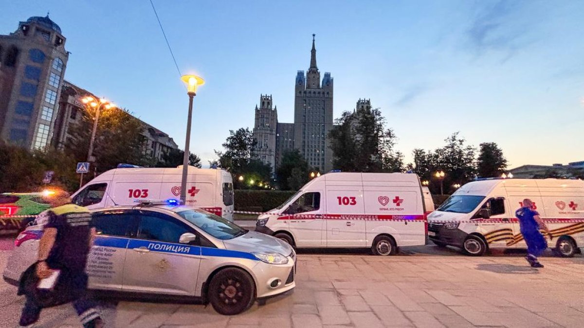 bomba-estalla-en-restaurante-del-centro-de-moscu-y-deja-al-menos-tres-muertos,-incluida-atacante