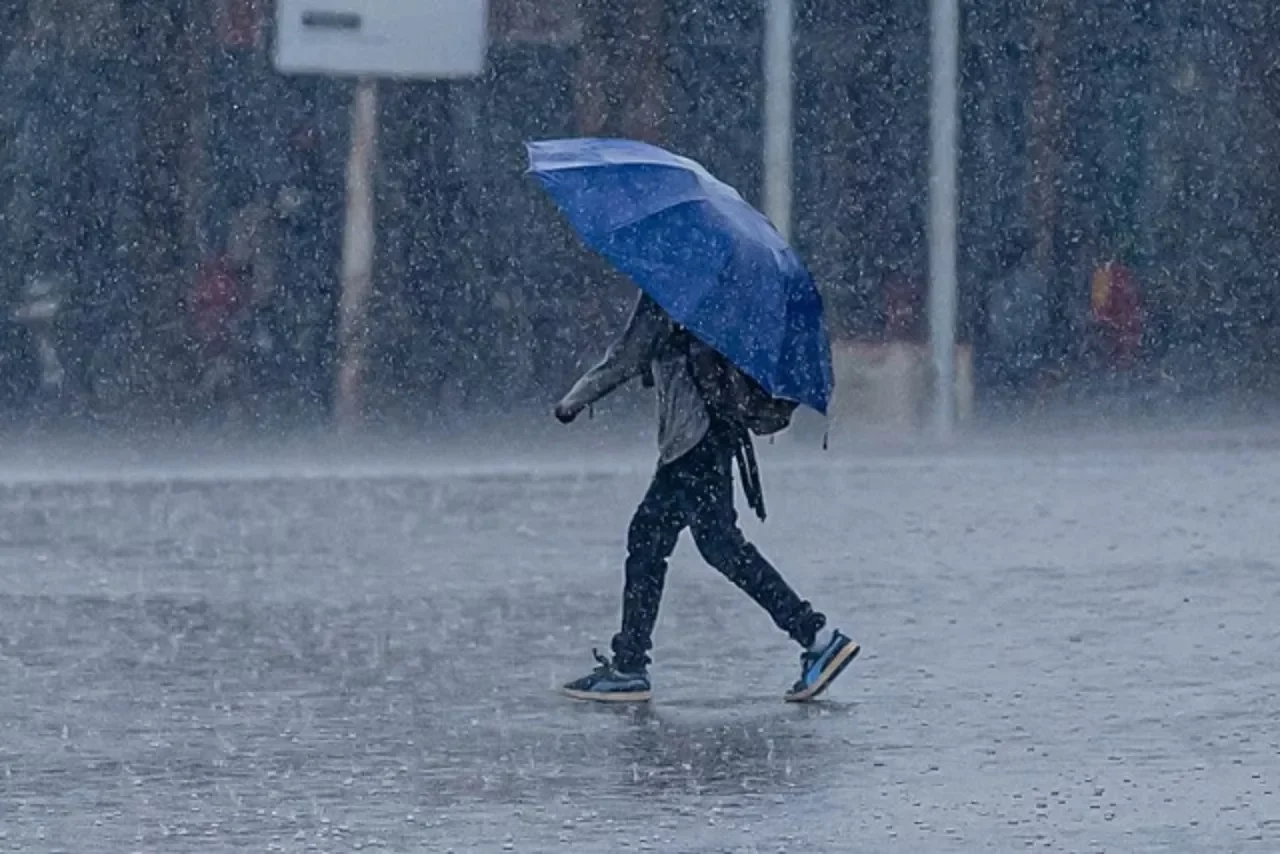 vaguada-provocara-aguaceros-y-tormentas-electricas-este-viernes;-continuaran-las-altas-temperaturas