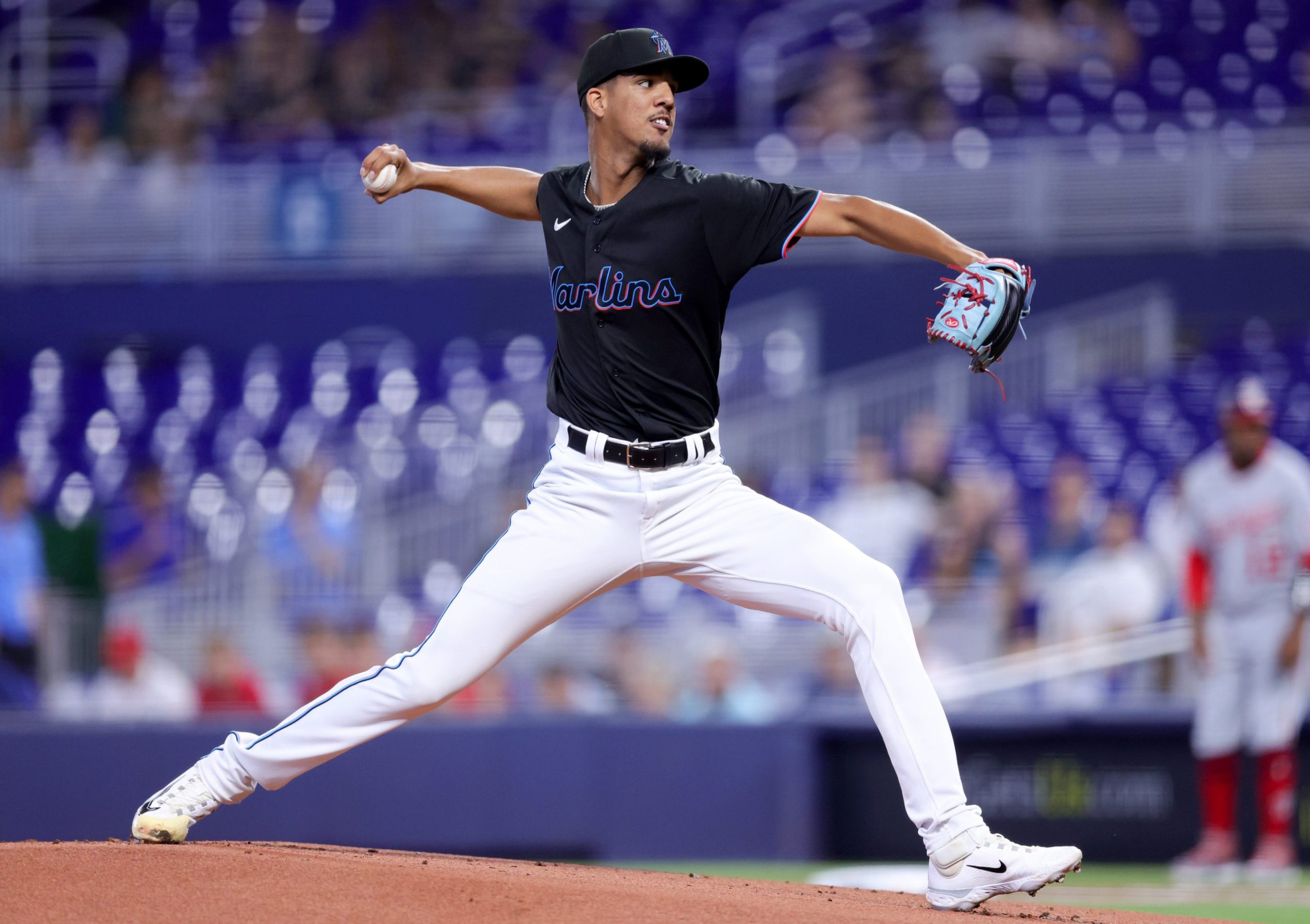 dominicano-eury-perez-domina-y-los-marlins-blanquean-a-los-piratas