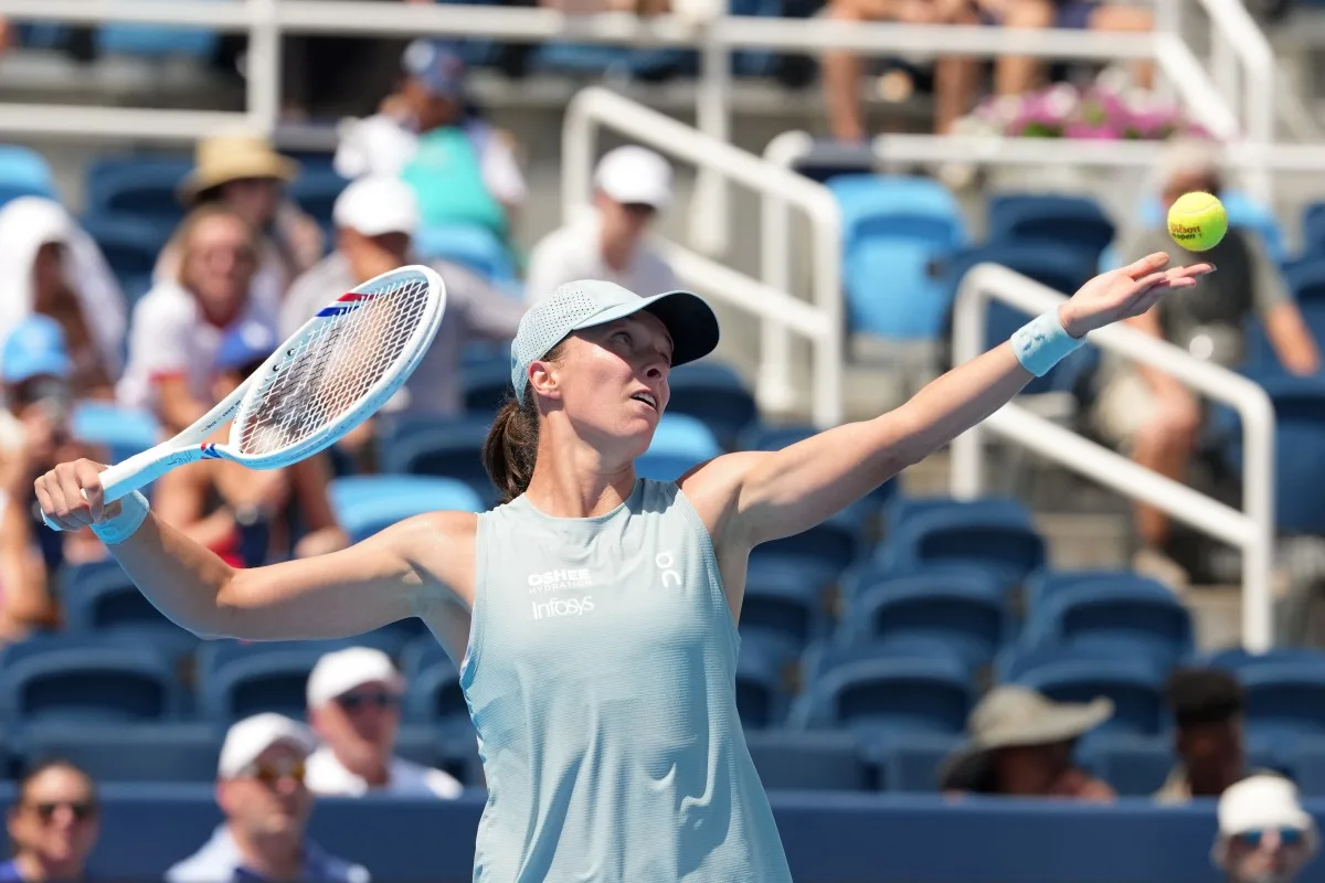 swiatek-debuta-con-victoria-en-cincinnati-tras-coronarse-en-toronto