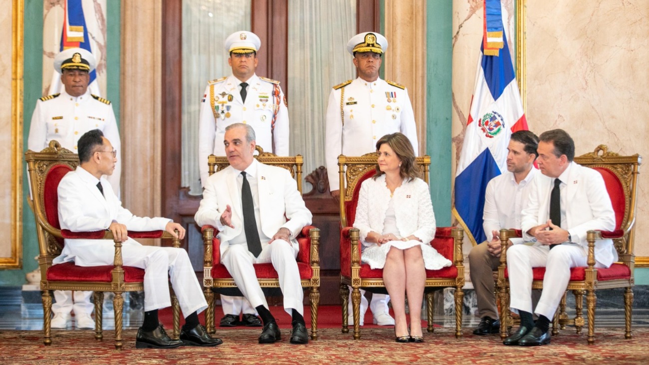 abinader-recibe-cartas-credenciales-de-nueve-nuevos-embajadores