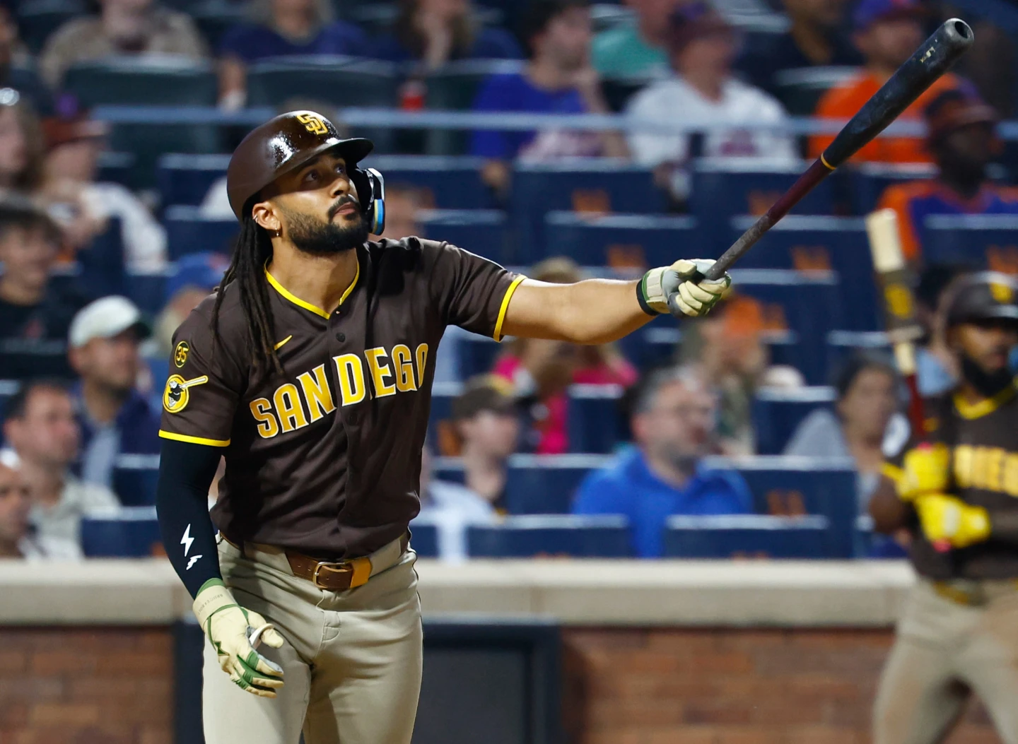 fernando-tatis-jr.-brilla-con-dos-jonrones-y-una-super-atrapada-en-triunfo-de-los-padres