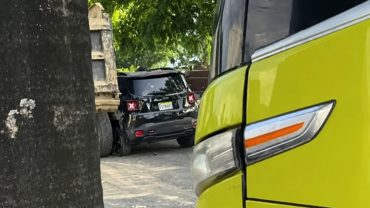 accidente-multiple-genera-caos-en-la-avenida-jacobo-majluta:-varios-camiones-involucrados
