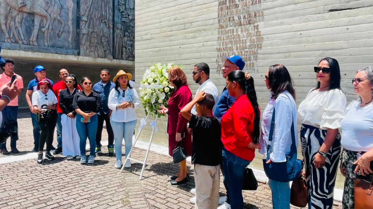 santiago-revive-la-historia-de-la-restauracion-con-recorrido-de-capotillo-al-monumento