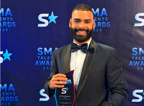 reconocen-a-jhondry-ferreras-en-los-sma-talents-awards