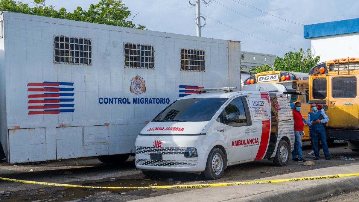 hallan-cadaver-en-descomposicion-dentro-de-camion-de-direccion-de-migracion-en-la-sede-de-la-institucion