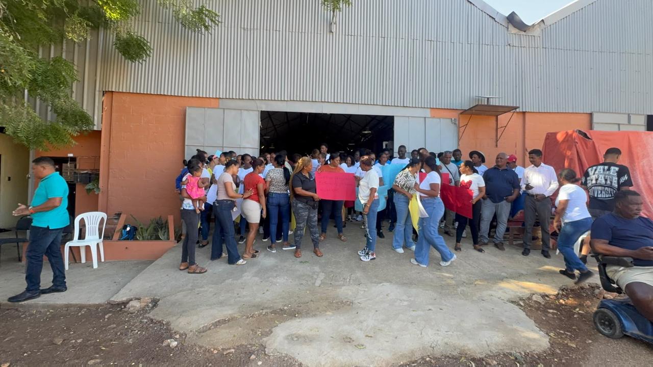 comunitarios-de-oviedo-protestan-por-cierre-de-empresa-que-afecta-decenas-de-empleos