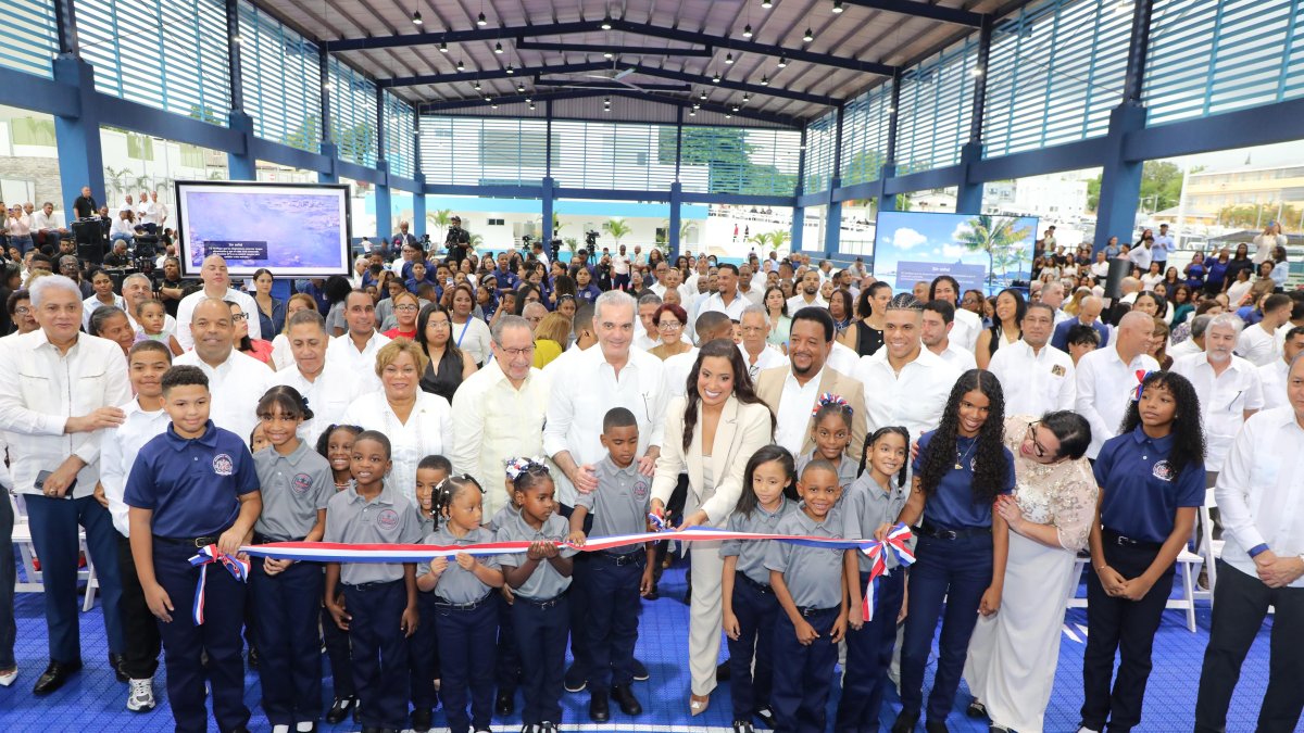 pedro-martinez,-exestelar-grandes-ligas.-exalta-a-abinader-por-complejo
