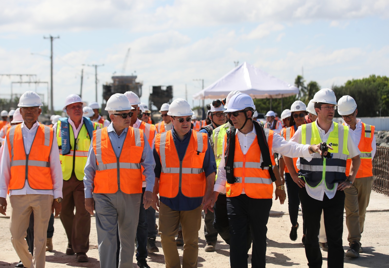 obras-publicas,-portuaria-y-el-bid-supervisan-avances-de-la-nueva-terminal-del-puerto-de-manzanillo