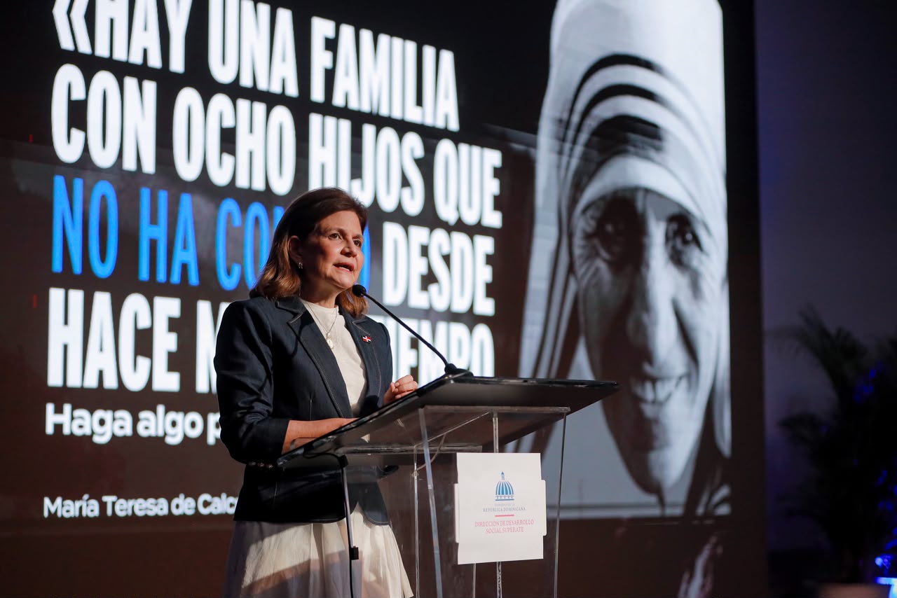 raquel-pena-destaca-caida-de-la-pobreza-monetaria-al-14.58-%-en-2026