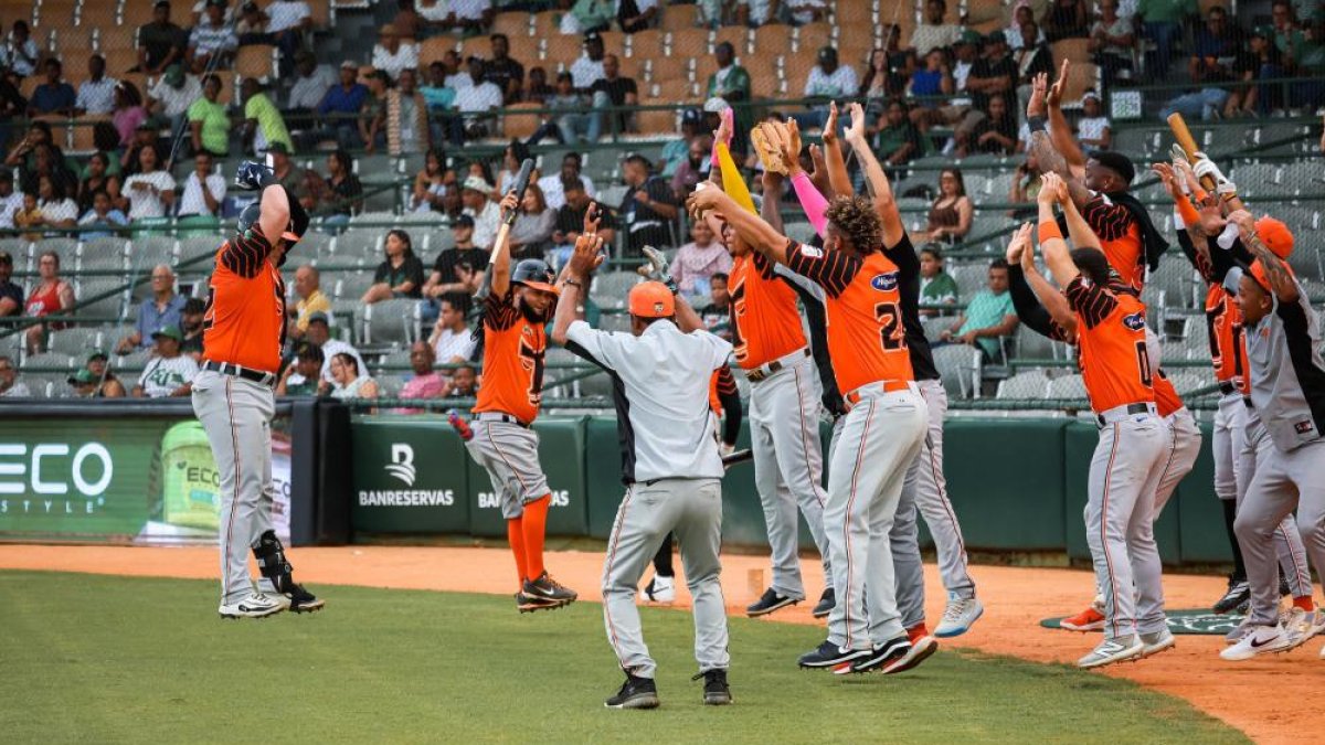 toros-se-imponen-a-estrellas-con-jonrones-de-urbaez-y-rodriguez