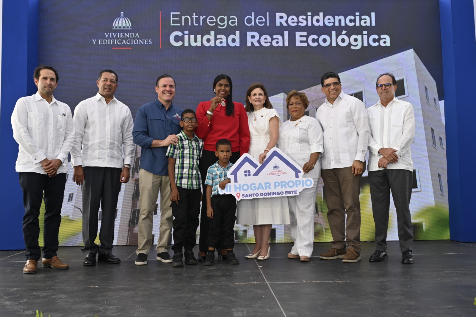 banreservas-financia-836-apartamentos-entregados-a-familias-en-sde